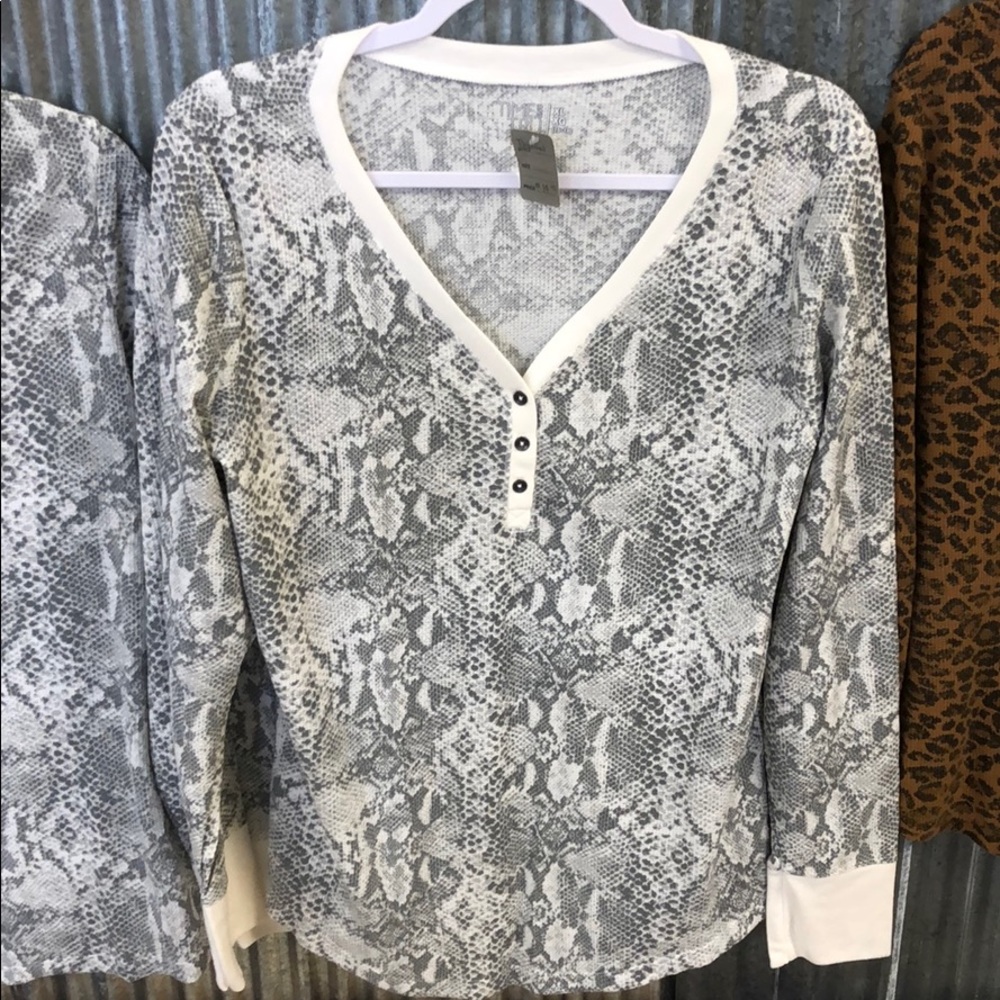 NWT SNAKE SKIN THERMAL TOP